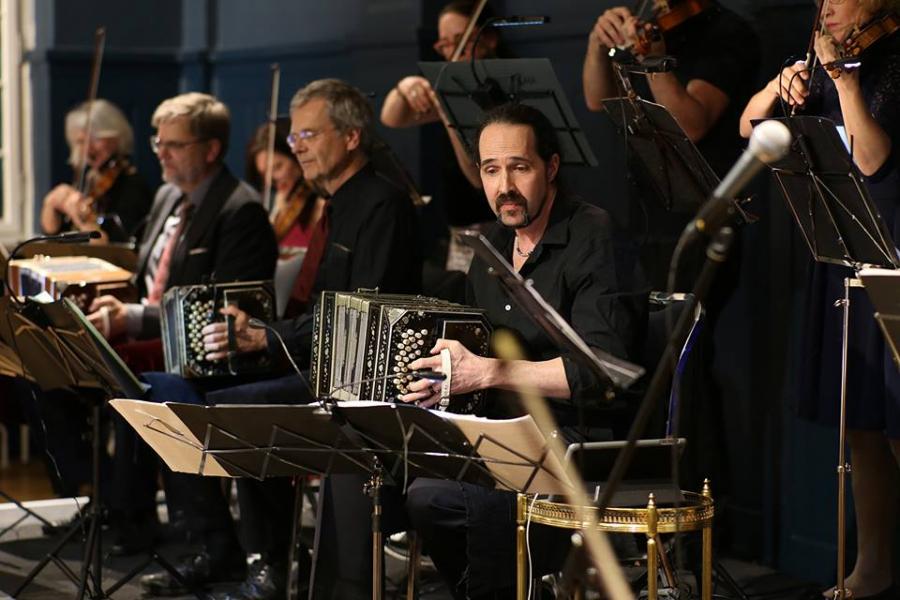 Korey & das Community Orchester